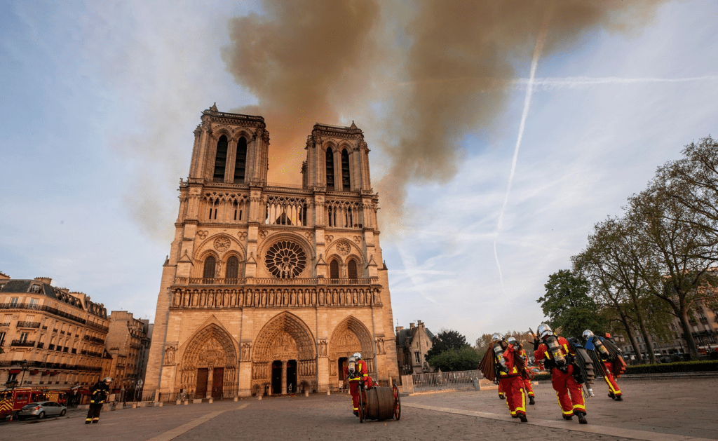 pompiers paris notre dame