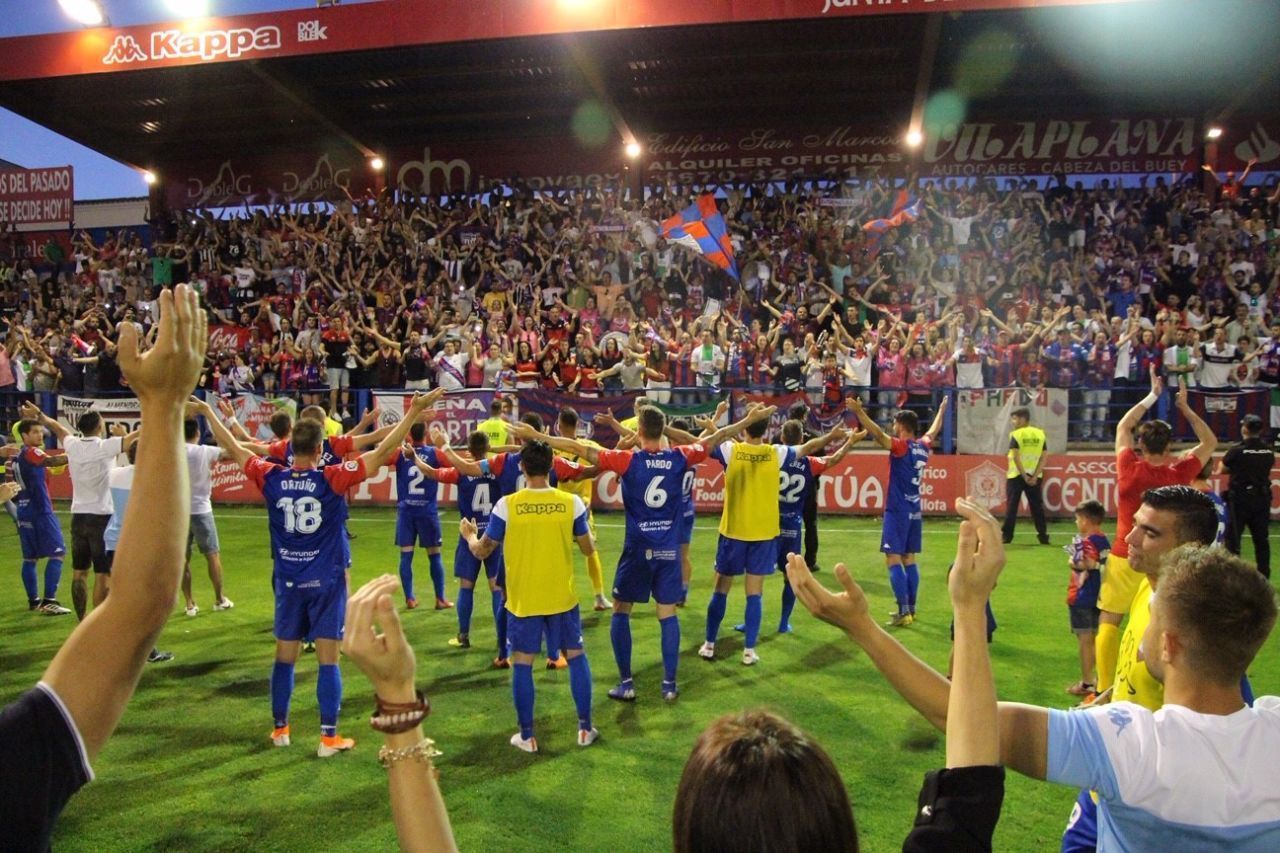 El Extremadura apunta a una nueva temporada en Segunda