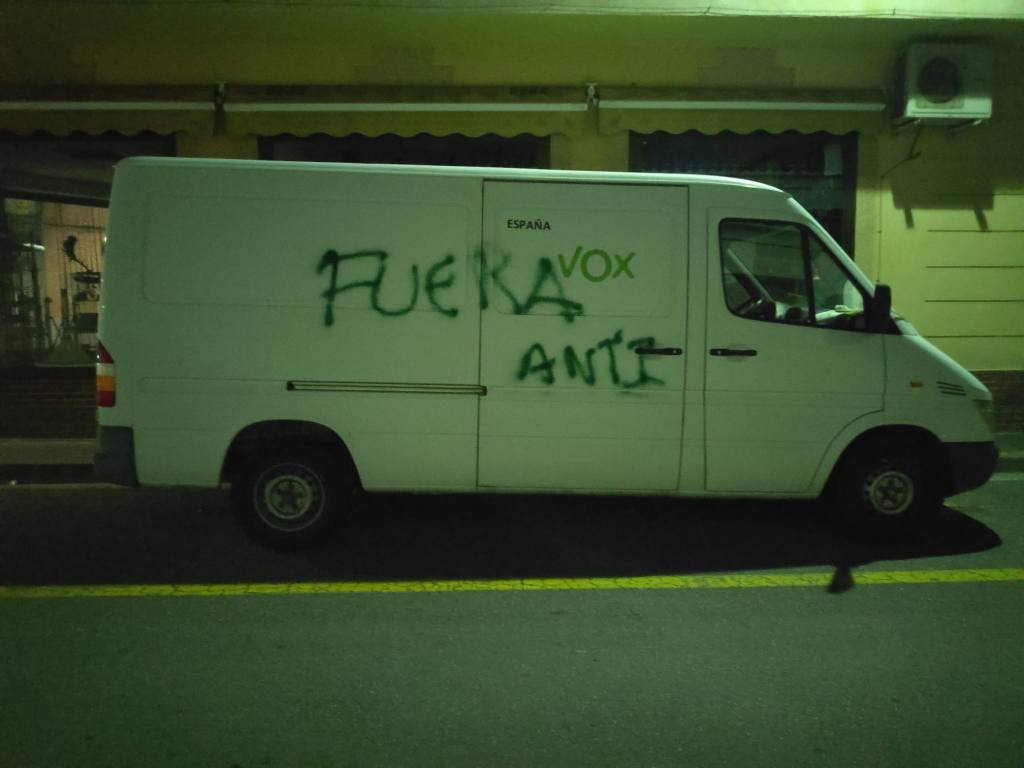 furgo vox pintada