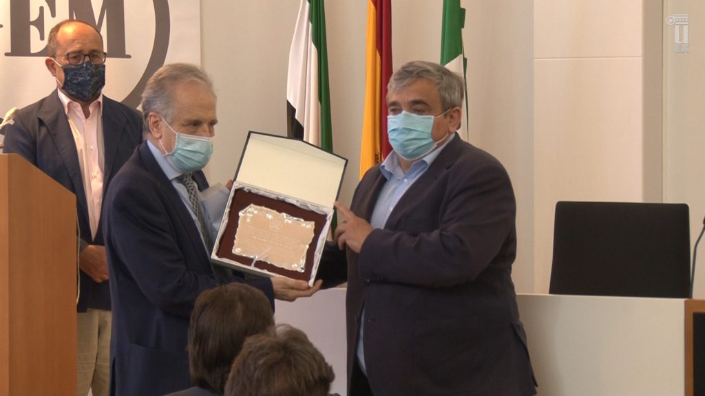 La Facultad de Empresa, Finanzas y Turismo rinde homenaje a la Fundación Xavier de Salas jaime de salas y rector