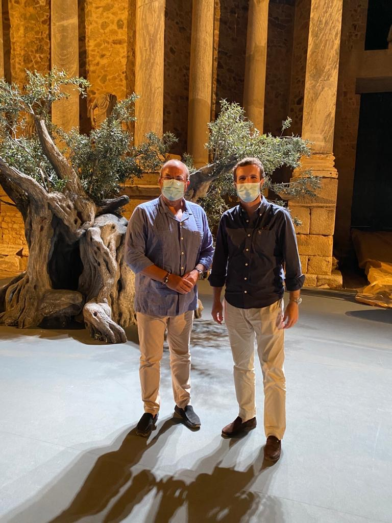 Casado y Monago muestran su apoyo a la cultura y promocionan la región desde el Festival de Teatro de Mérida monago y casado