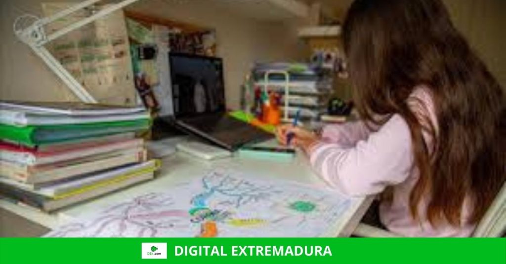 Cuarentena de 65 aulas, de 49 centros educativos de la región. Actualmente hay 128 aulas en formación no presencial en la región extremeña