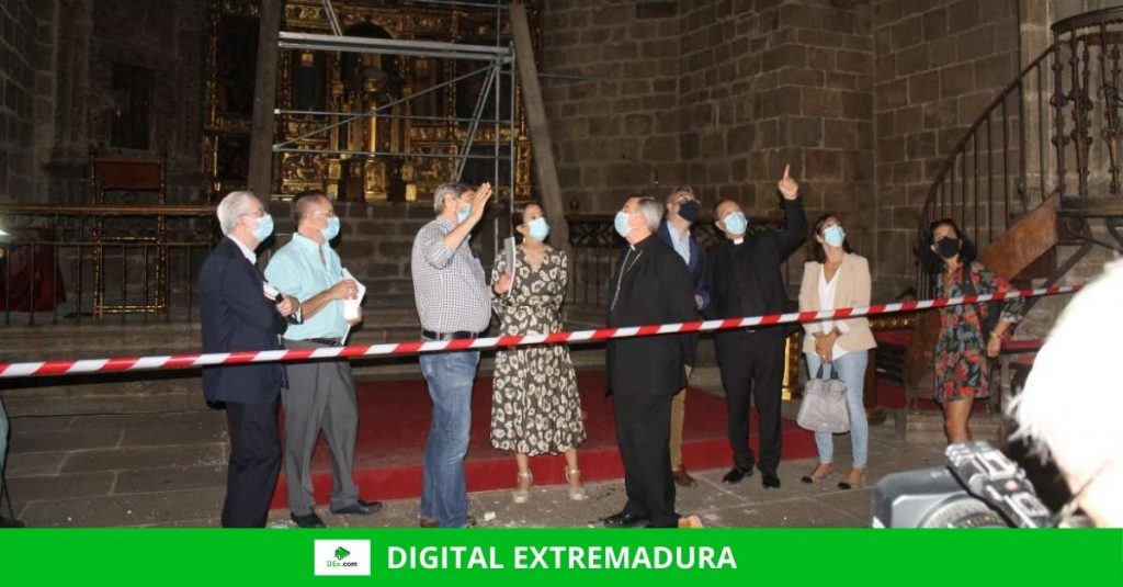Acuerdo Junta-Diócesis de Plasencia para iniciar rehabilitación de la Iglesia de San Martin Acuerdo Junta Diocesis de Plasencia para iniciar rehabilitacion de la Iglesia de San Martin