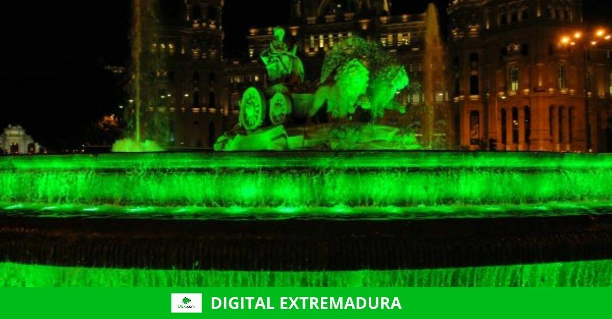 Edificios emblemáticos se tiñen de verde para conmemorar el Día Mundial del Farmacéutico