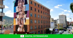 Losar de la Vera la ultima localidad en acoger el proyecto artistico Muro Critico