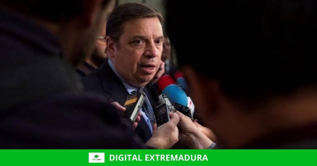 Ministro Luis Planas: Agricultores y ganaderos contarán “por necesidad y justicia” con una PAC de más de 50.000 millones de euros Ministro Luis Planas: Agricultores y ganaderos contarán “por necesidad y justicia” con una PAC de más de 50.000 millones de euros
