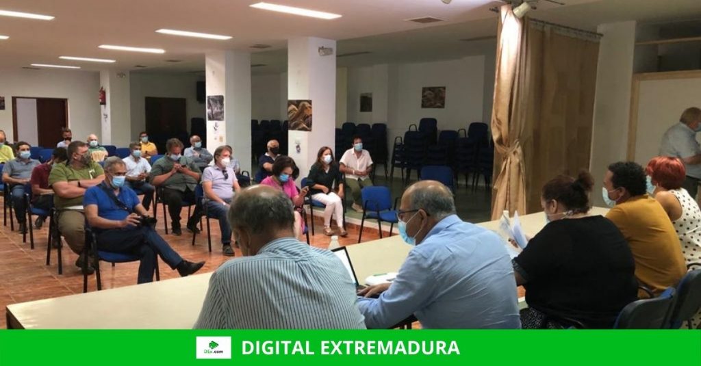 Presentado el plan de actuación forestal de la Junta a responsables municipales de La Vera Presentado el plan de actuación forestal de la Junta a responsables municipales de La Vera
