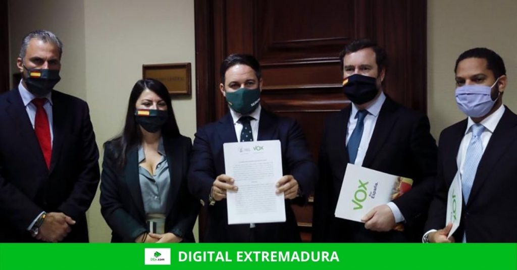 VOX registra la moción de censura contra Sánchez y advierte de que el andamiaje del 78 está en peligro VOX registra la moción de censura contra Sánchez y advierte de que el andamiaje del 78 está en peligro