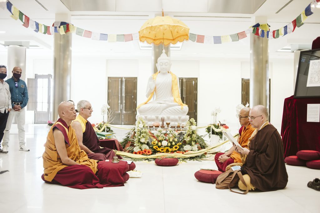 La ceremonia religiosa de bendición del Buda cacereño ha tenido lugar en el Puerto de Valencia buda 5