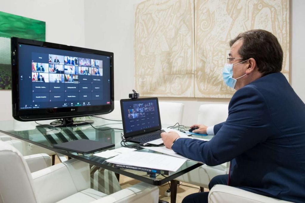 Fernández Vara solicita proyectos para la región en la Conferencia de Presidentes 26 oct conferencia 1