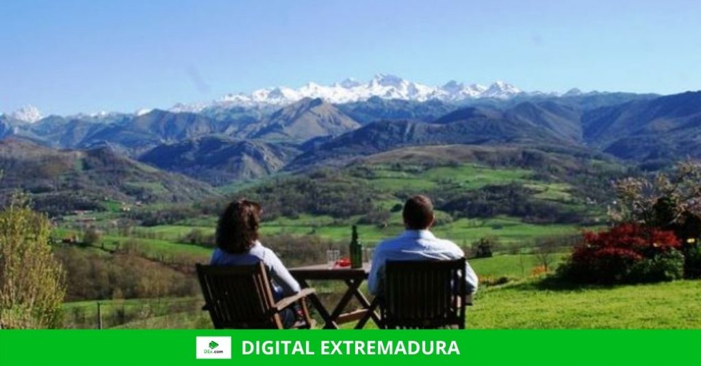 Menor descenso de viajeros y pernoctaciones en octubre en Extremadura Extremadura entre las cinco regiones con menores descensos en viajeros y pernoctaciones