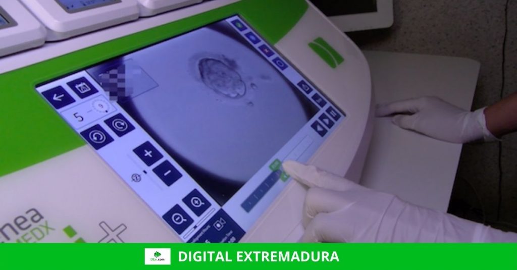 Veinte años del primer nacimiento de un niño extremeño por fecundación ‘in vitro’ Veinte anos del primer nacimiento de un nino extremeno por fecundacion ‘in vitro