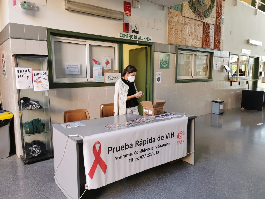 El CAEX realiza test rápidos de VIH en el campus universitario de Cáceres con motivo de Día Nacional de la Prueba caex vih