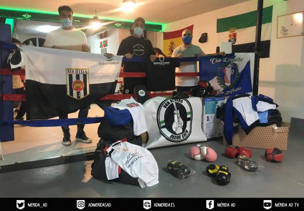 EL MÉRIDA SAD DONA MÁS DE 140 EQUIPACIONES PARA UNA ESCUELA DEPORTIVA EN SIERRA LEONA dona ropa
