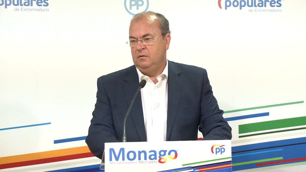 Monago critica las palabras del consejero de Sanidad hacia los sanitarios m