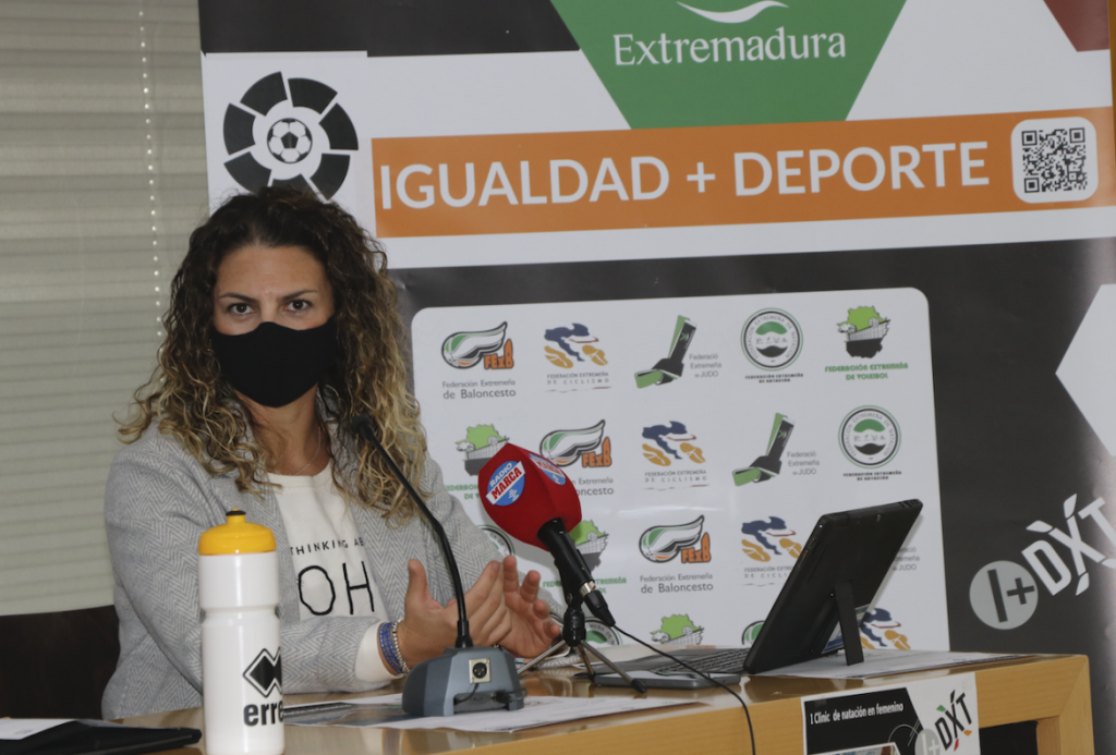 Presentación del I Clínic de Natación en femenino natacion clinic presentacion