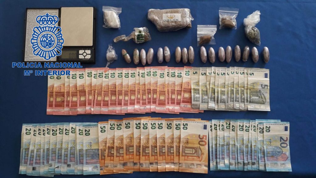 Desmantelado un punto de venta de droga en Badajoz san roque logo