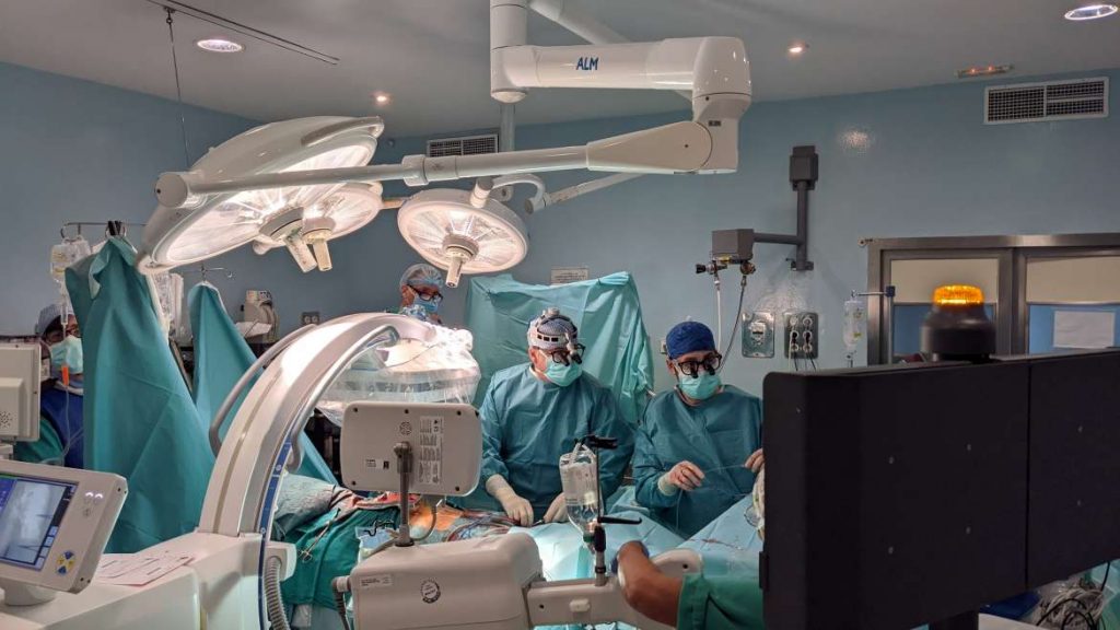 El Hospital Universitario de Badajoz practica una intervención cardíaca pionera en Europa OPERACION BADAJOZ