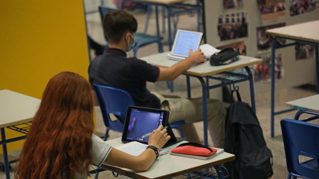 Cuarentena de 7 aulas de 7 centros educativos de la región alumnos clase coronavirus