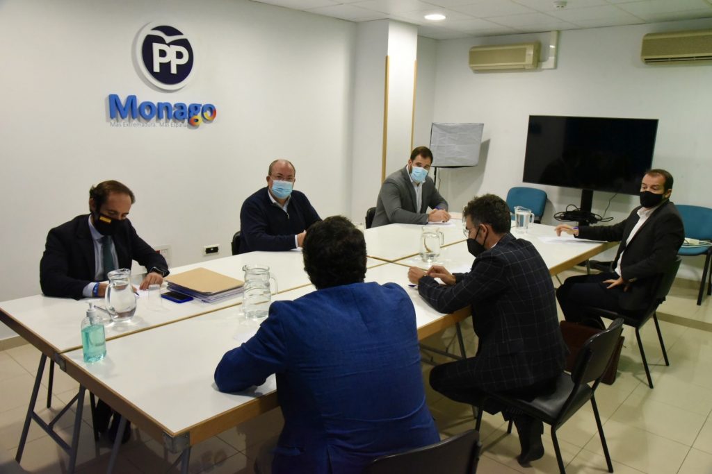 Monago pide a Vara una bajada de impuestos que evite el cierre de empresas y fomente la creación de empleo pp extrema