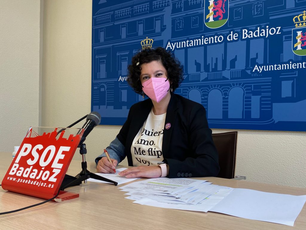 El PSOE denuncia el bloqueo del alcalde pacense a sus propuestas y señala que ese es el origen de los enfrentamientos. SILVIA GONZALEZ CHAVES hoy 21.01.2021