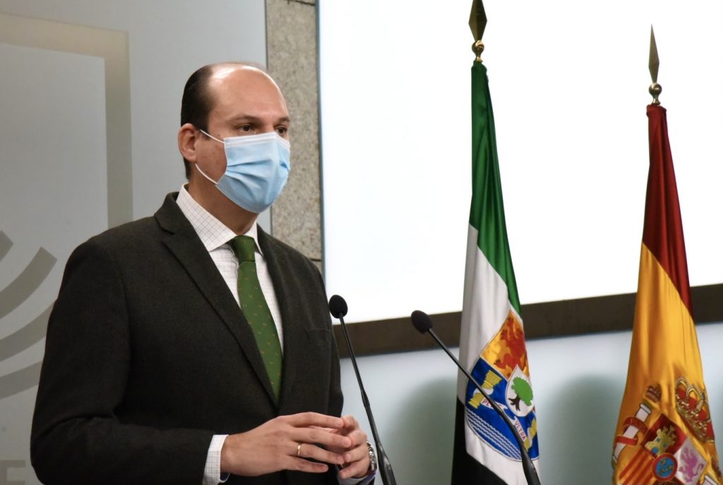 Carrón, PP, pregunta al consejero Vergeles si puede asegurar que no hay más casos como el de la vacunación de la concejala y directora del Sociosanitario de Plasencia carron pp covid