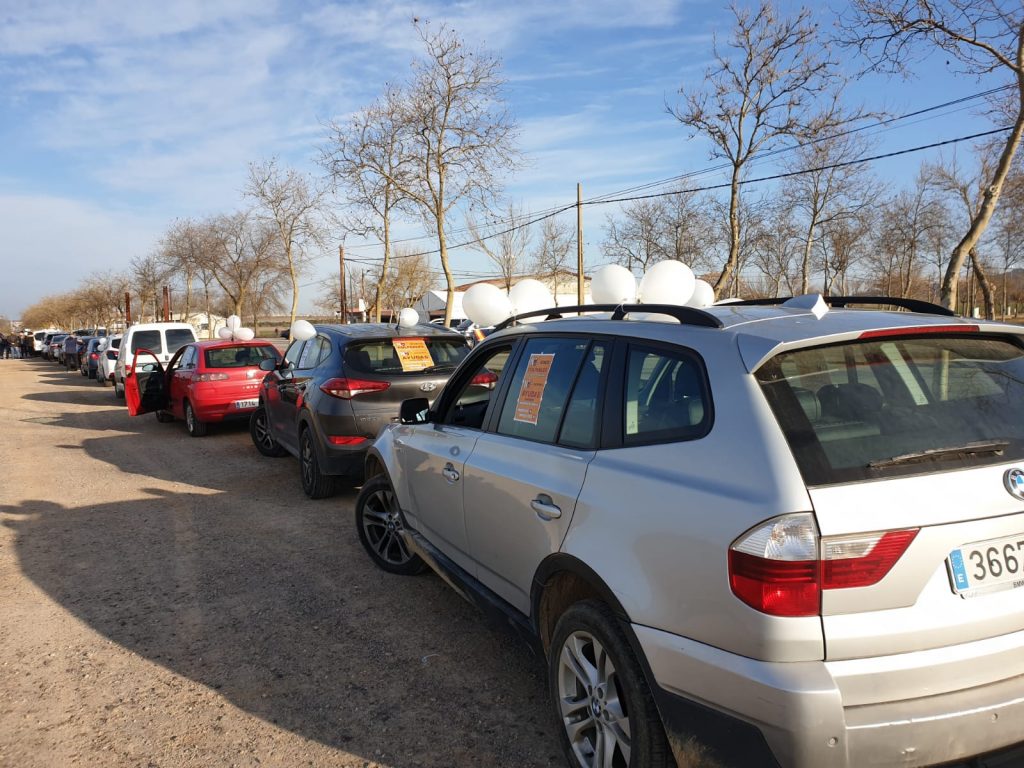 Participación masiva de comerciantes y hosteleros en las manifestaciones en contra del cierre de su negocios y de las medidas restrictivas por la pandemia actual coche manifa 2