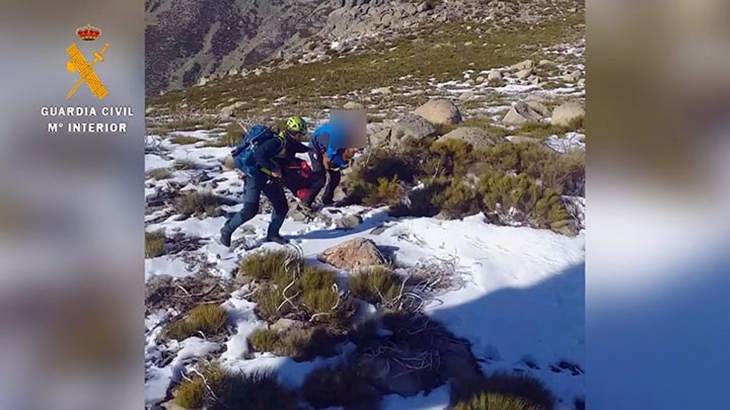 La Guardia Civil rescata a una senderista en la sierra de Guijo de Santa Bárbara foto 1