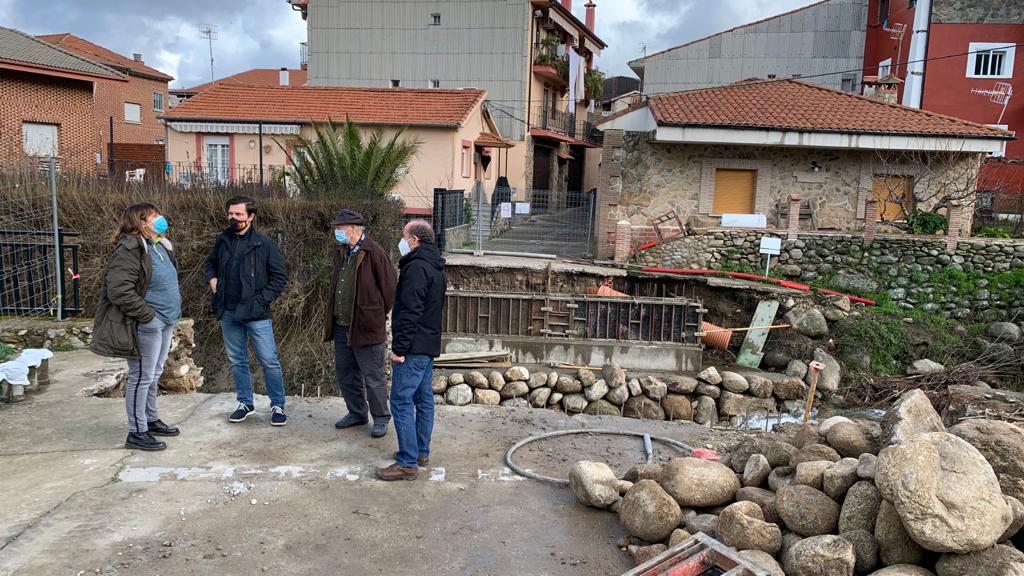 Diputación de Cáceres reconstruye de emergencia un puente en Gargantilla, garantizando el acceso a una amplia zona del municipio El diputado visita la obra con tecnicos y representantes municipales