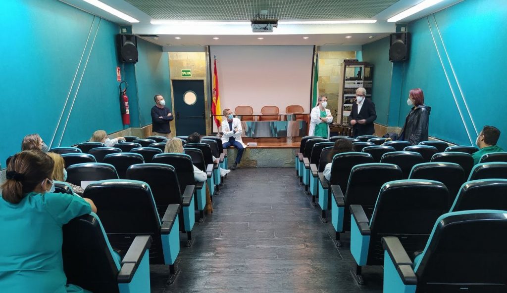 Unidas Por Extremadura alerta del cansancio que viven los sanitarios y destaca el compromiso de los profesionales con la sanidad pública Lorena y Joaquin reunion Plasencia 1