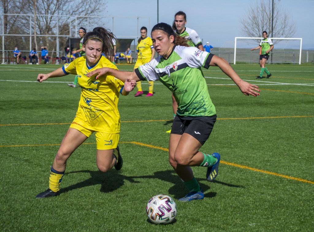 El Femenino Cáceres gana a La Solana en un gran partido, 2-0 femenino caceres