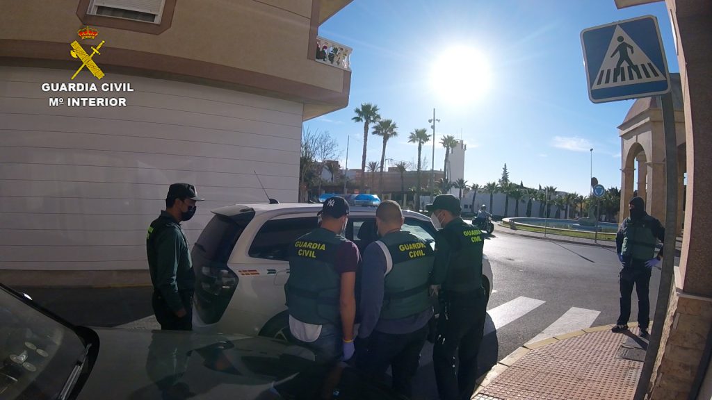 La Guardia Civil ha desmantelado una red que tramitaba permisos de residencia y rentas a falsas víctimas de violencia de género guardia civil 2