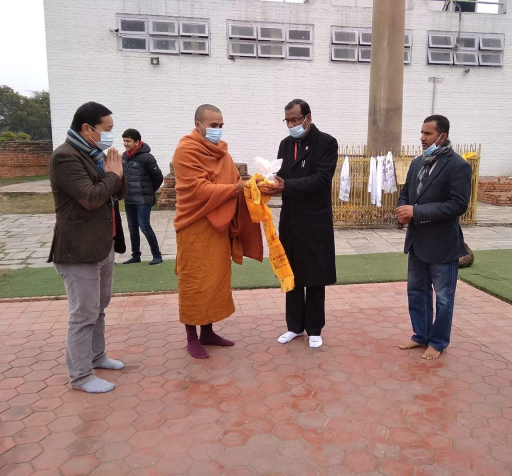 Las ciudades santas budistas de Nepal recogen tierra sagrada para el proyecto de Cáceres tierra buda cc