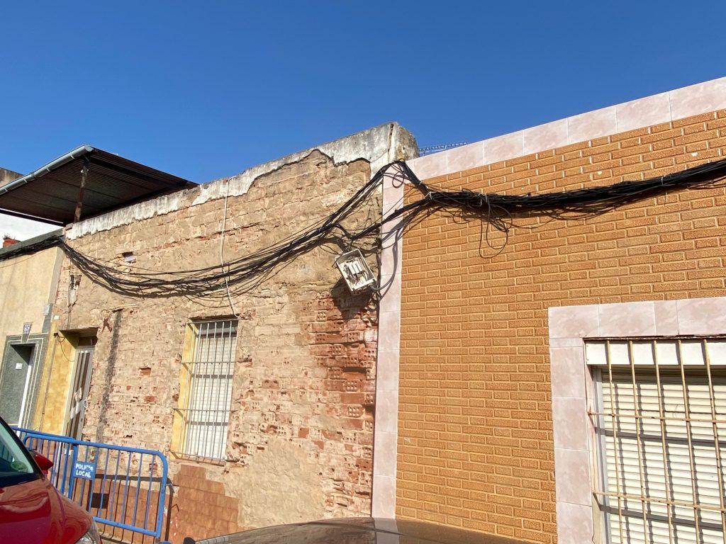 Ricardo Cabezas, PSOE, pide adecentar y cuidar el viejo San Roque en Badajoz Calle Serrano