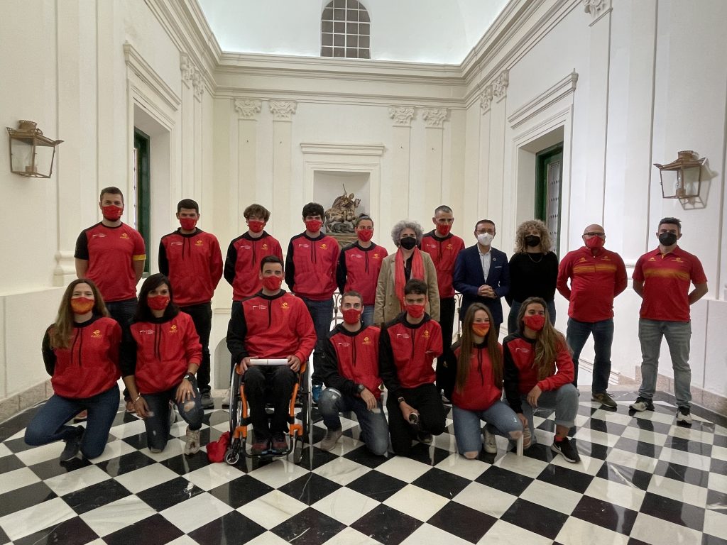 El Ayuntamiento de Cáceres da la bienvenida a la ciudad a los y las deportistas del Equipo de Promesas Paralímpicas de Triatlón Concentracion promesas paralimpicas