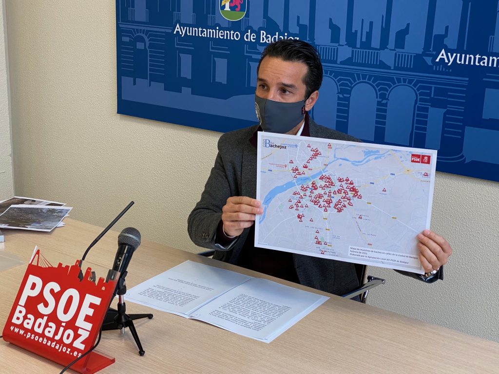 El PSOE afirma que el Ayuntamiento de Badajoz ha dejado de invertir casi siete millones de euros en el mantenimiento de calles RICARDO CABEZAS hoy 2.03.2021