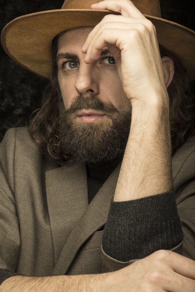 El actor cacereño Santi Senso da a luz su nuevo libro “PARIR, volver al vientre” SANTI SENSO