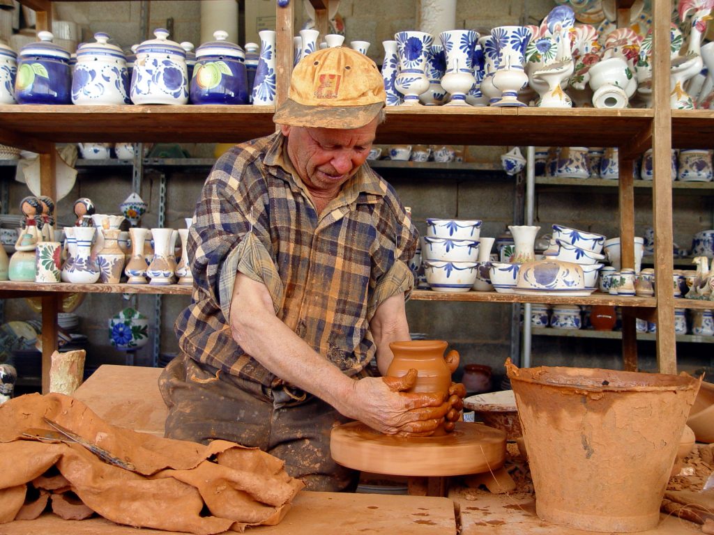 Diputación de Cáceres explora nuevas vías de colaboración con las D.O e I.G.P y con el sector artesano de la provincia artesania