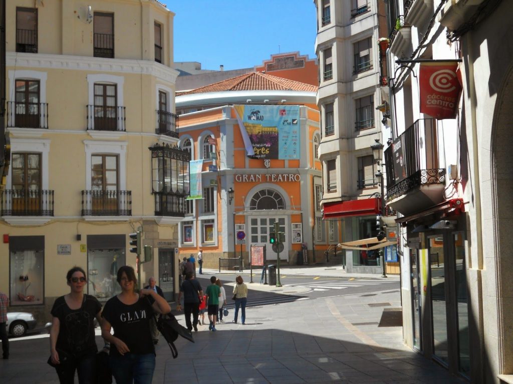 El Consejo Sectorial de Comercio de Cáceres modificará sus normas de funcionamiento para adaptarse a la situación actual calle san pedro