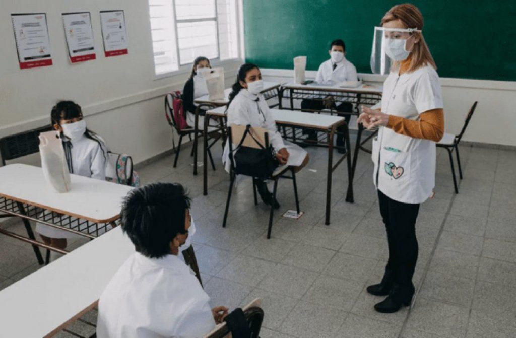 Se reforzará en un mínimo de 600 docentes la plantilla del próximo curso escolar 2021-2022, debido a la covid-19 docentes