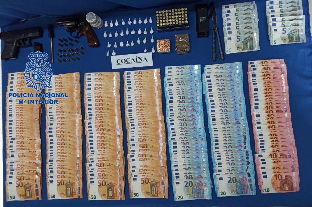 Detenido por distribuir cocaína a domicilio en Badajoz exposicion de efectos