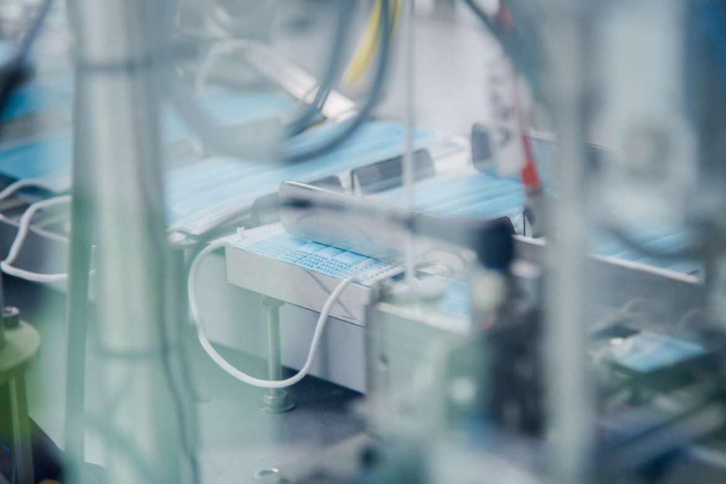 Inaugurada una fábrica de mascarillas en Alconera fabrica mascarillas