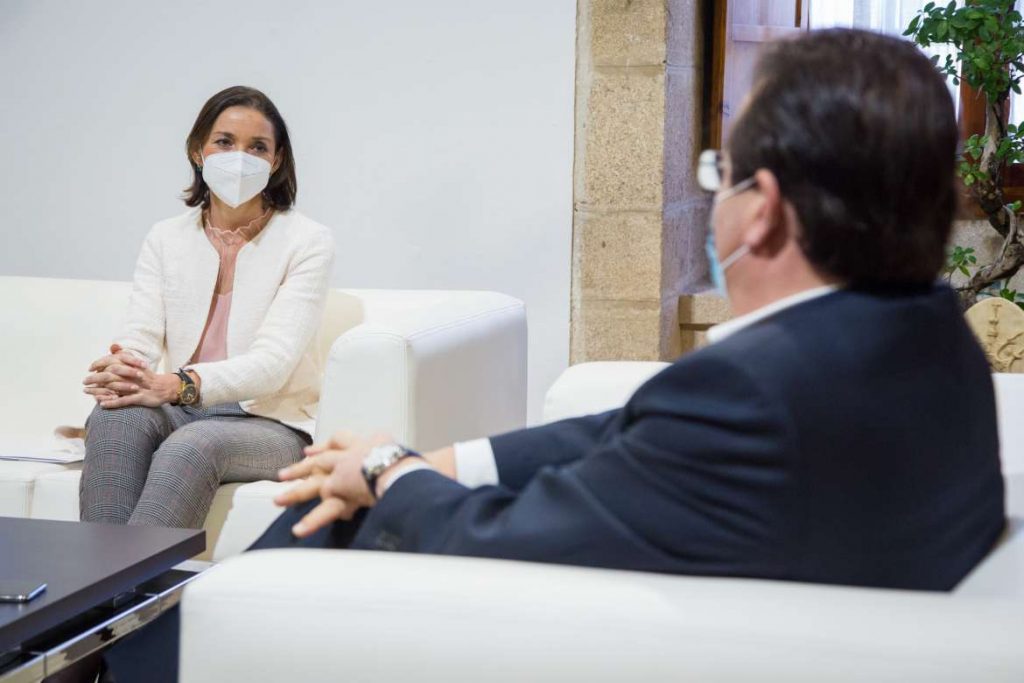 Fernández Vara traslada a la ministra Reyes Maroto el nuevo modelo turístico postcovid maroto y vara