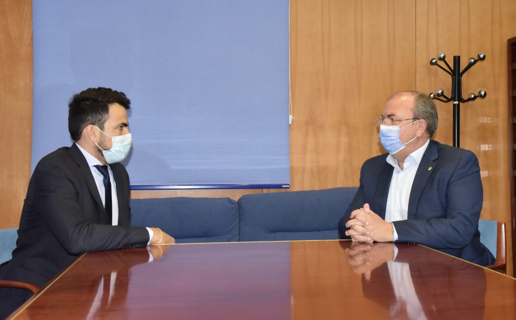 PP y Cs se comprometen a cumplir los pactos municipales entre ambos partidos en los ayuntamientos extremeños salazar y monago