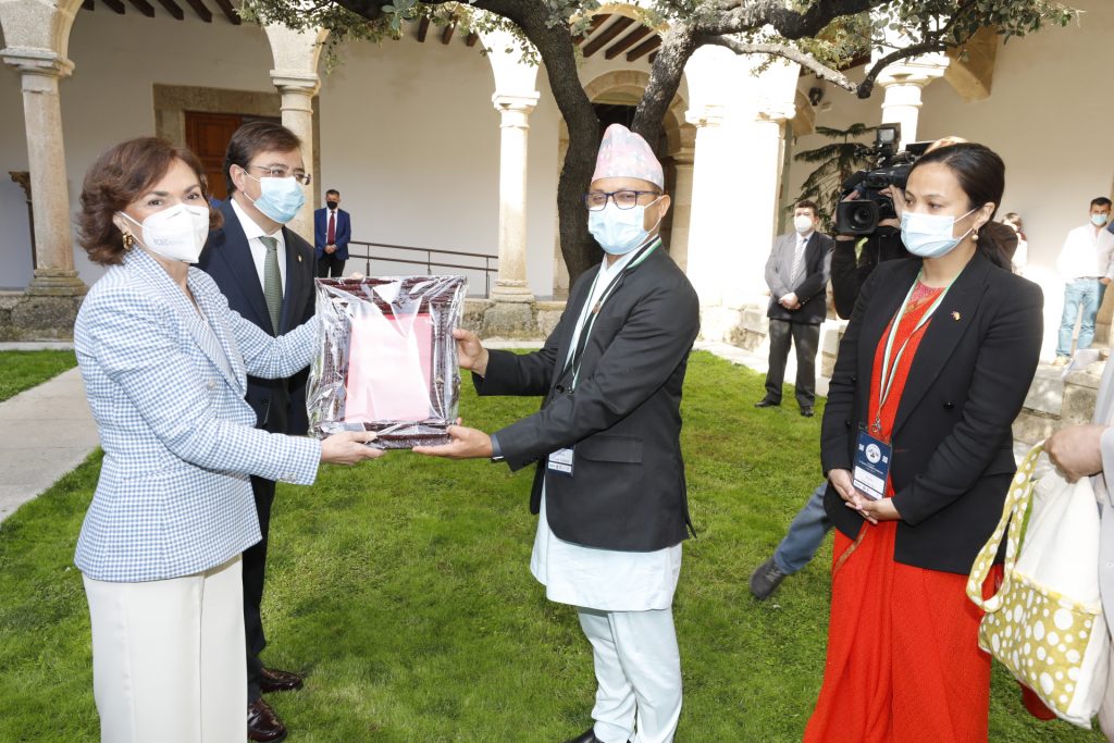 Presidente Vara: El Centro Budista de Cáceres supondrá un punto de encuentro de civilizaciones, culturas y religiones BUDA 1