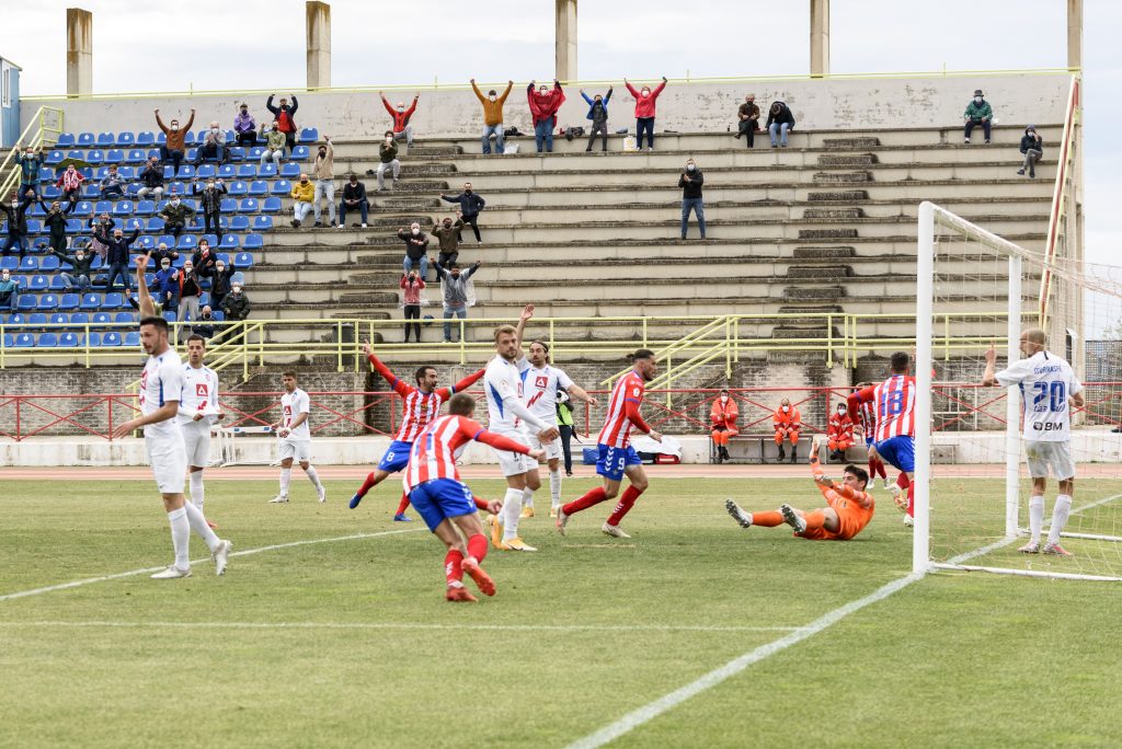 El Don Benito pierde ante el Rayo Majadahonda en tiempo de descuento Don Benito Rayo Majadahonda 51