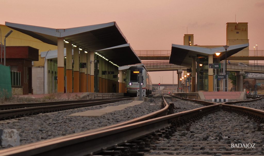 Adif AV licita el suministro de balasto para los accesos y estaciones de Mérida, Aljucén y Badajoz Estacion Badajoz