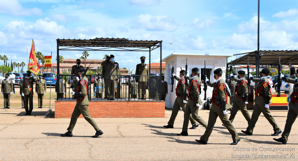 Imposición de Faja y Entrega de Mando en la Brigada “Extremadura” XI brigada botoa