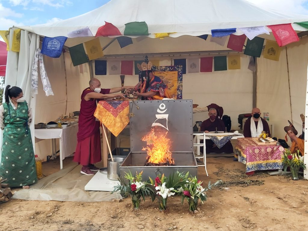 El Cerro Arropé de Cáceres ya es monte sagrado para el que será el mayor centro budista de occidente buda arrope