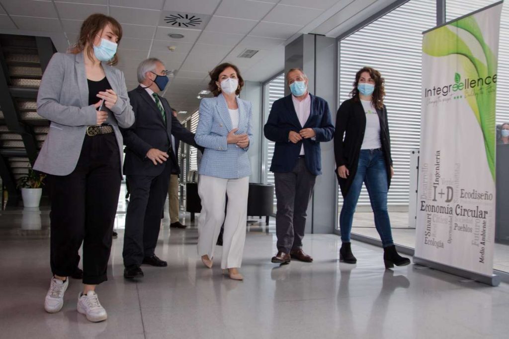 La vicepresidenta carmen cavo visita la emrpesa Integreellence en el Parque tecnológico y Científico de Badajoz calvo teconologi ba